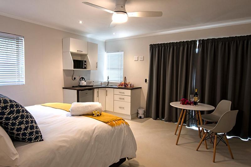 The Tides Bed & Breakfast Simon's Town Exterior photo