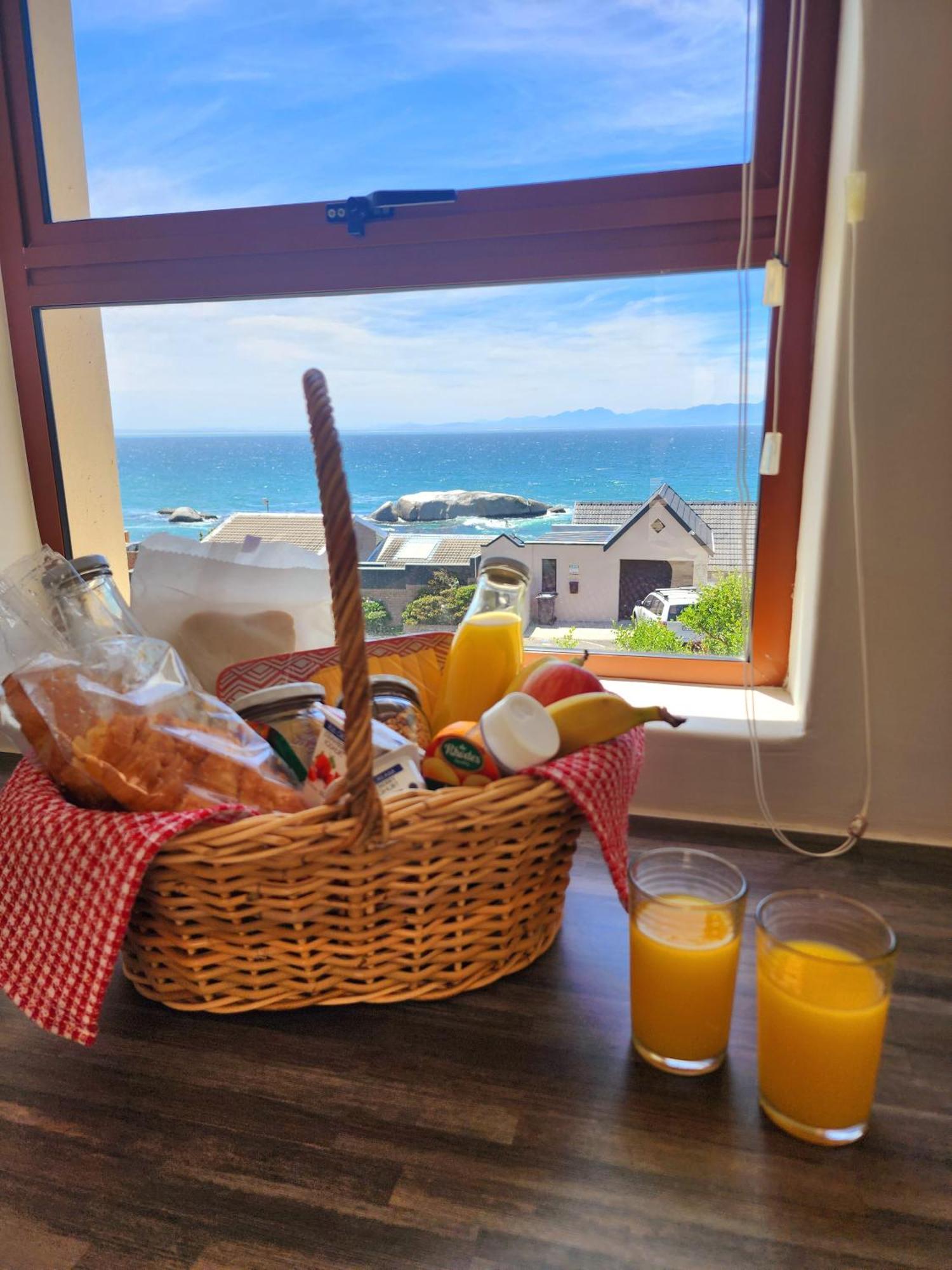 The Tides Bed & Breakfast Simon's Town Exterior photo